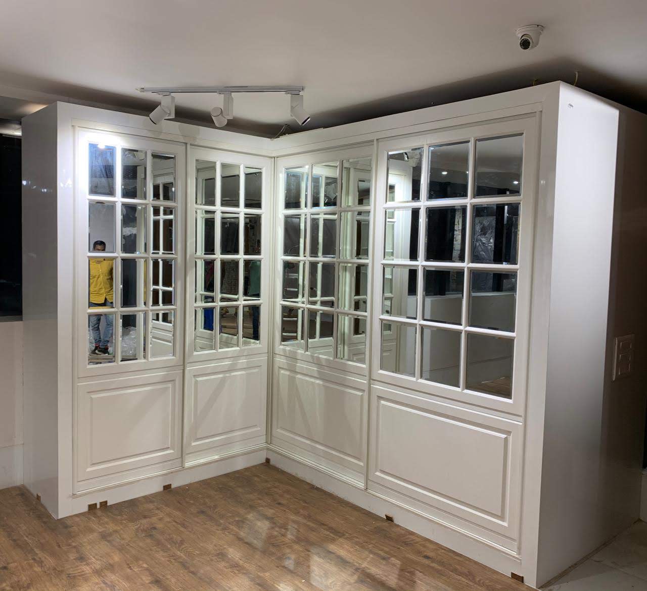cheapest-low-price-lacquer-glass-wardrobe-designs-in-gurgaon-gurugram-best-lacquer-glass-dealers-manufacturers-in-gurgaon-india